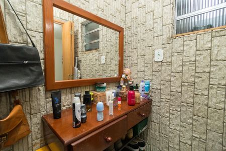 Casa à venda com 215m², 2 quartos e 2 vagas Casa à venda com 215m², 2 quartos e 2 vagasCloset