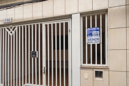 Casa à venda com 215m², 2 quartos e 2 vagas Casa à venda com 215m², 2 quartos e 2 vagasPlaca instalada