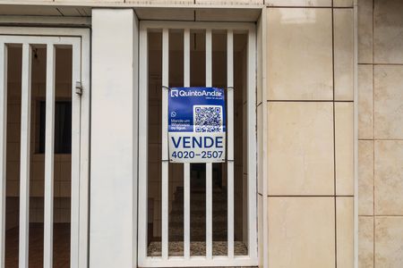 Casa à venda com 215m², 2 quartos e 2 vagas Casa à venda com 215m², 2 quartos e 2 vagasPlaca instalada