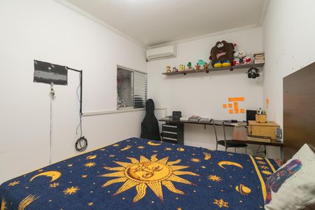 Casa à venda com 215m², 2 quartos e 2 vagas Casa à venda com 215m², 2 quartos e 2 vagasQuarto 2