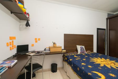 Casa à venda com 215m², 2 quartos e 2 vagas Casa à venda com 215m², 2 quartos e 2 vagasQuarto 2