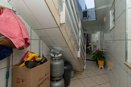 Casa à venda com 215m², 2 quartos e 2 vagas Casa à venda com 215m², 2 quartos e 2 vagasÁrea de Serviço debaixo