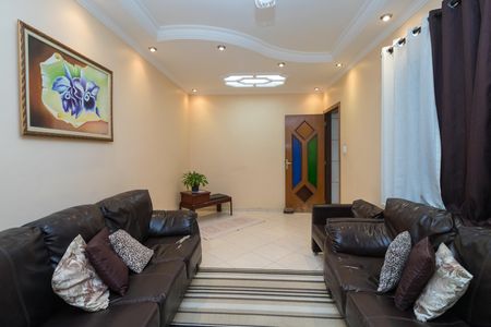 Casa à venda com 215m², 2 quartos e 2 vagas Casa à venda com 215m², 2 quartos e 2 vagasSala