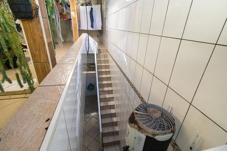 Casa à venda com 215m², 2 quartos e 2 vagas Casa à venda com 215m², 2 quartos e 2 vagasEscada de acesso Terraço
