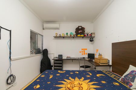 Casa à venda com 215m², 2 quartos e 2 vagas Casa à venda com 215m², 2 quartos e 2 vagasQuarto 2