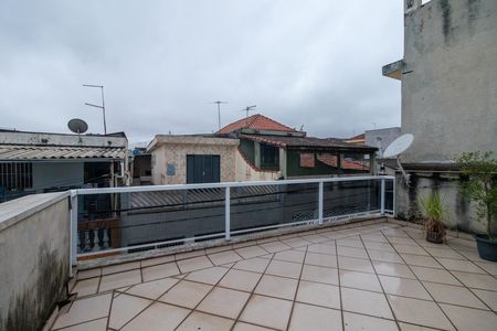 Casa à venda com 215m², 2 quartos e 2 vagas Casa à venda com 215m², 2 quartos e 2 vagasTerraço