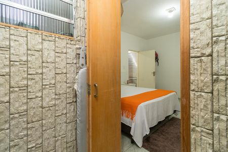 Casa à venda com 215m², 2 quartos e 2 vagas Casa à venda com 215m², 2 quartos e 2 vagasCloset