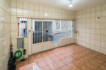 Casa à venda com 215m², 2 quartos e 2 vagas Casa à venda com 215m², 2 quartos e 2 vagasGaragem