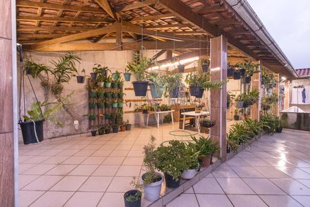 Casa à venda com 215m², 2 quartos e 2 vagas Casa à venda com 215m², 2 quartos e 2 vagasTerraço/Churrasqueira