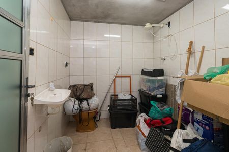 Casa à venda com 215m², 2 quartos e 2 vagas Casa à venda com 215m², 2 quartos e 2 vagasBanheiro de serviço
