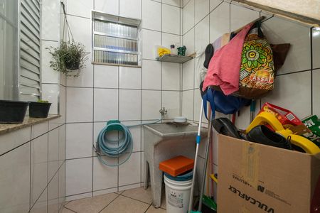 Casa à venda com 215m², 2 quartos e 2 vagas Casa à venda com 215m², 2 quartos e 2 vagasÁrea de Serviço debaixo