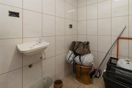 Casa à venda com 215m², 2 quartos e 2 vagas Casa à venda com 215m², 2 quartos e 2 vagasBanheiro de serviço