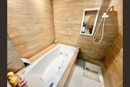 Apartamento à venda com 90m², 3 quartos e 1 vagaBanheiro da Suíte