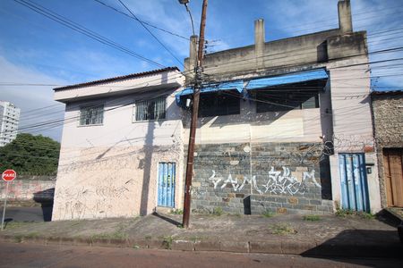 Casa à venda com 560m², 2 quartos e 5 vagasFachada casa 3 e 4