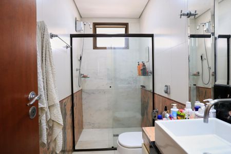 Apartamento para alugar com 320m², 4 quartos e 2 vagas Apartamento para alugar com 320m², 4 quartos e 2 vagasBanheiro