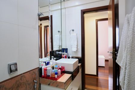 Apartamento para alugar com 320m², 4 quartos e 2 vagas Apartamento para alugar com 320m², 4 quartos e 2 vagasBanheiro