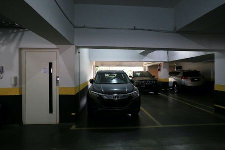 Apartamento para alugar com 320m², 4 quartos e 2 vagas Apartamento para alugar com 320m², 4 quartos e 2 vagasGaragem