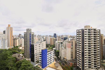 Apartamento para alugar com 320m², 4 quartos e 2 vagas Apartamento para alugar com 320m², 4 quartos e 2 vagasVista da Sala
