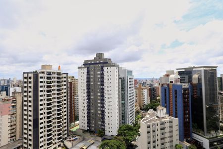 Apartamento para alugar com 320m², 4 quartos e 2 vagas Apartamento para alugar com 320m², 4 quartos e 2 vagasVista