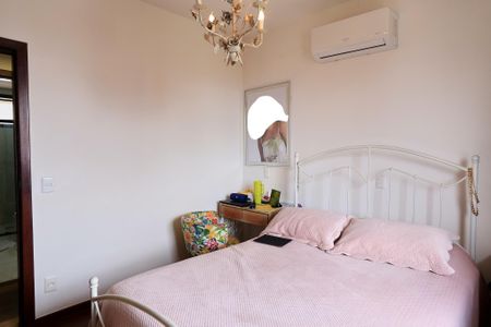 Apartamento para alugar com 320m², 4 quartos e 2 vagas Apartamento para alugar com 320m², 4 quartos e 2 vagasQuarto