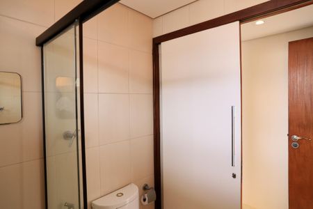 Apartamento para alugar com 320m², 4 quartos e 2 vagas Apartamento para alugar com 320m², 4 quartos e 2 vagasBanheiro da Suíte 1