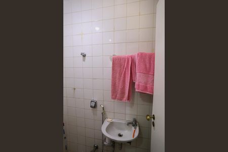 Apartamento para alugar com 320m², 4 quartos e 2 vagas Apartamento para alugar com 320m², 4 quartos e 2 vagasBanheiro de serviço