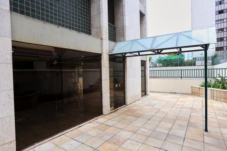 Apartamento para alugar com 320m², 4 quartos e 2 vagas Apartamento para alugar com 320m², 4 quartos e 2 vagasÁrea comum - Salão de festas