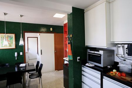 Apartamento para alugar com 320m², 4 quartos e 2 vagas Apartamento para alugar com 320m², 4 quartos e 2 vagasCozinha
