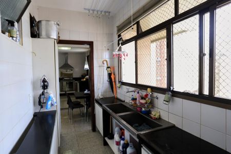 Apartamento para alugar com 320m², 4 quartos e 2 vagas Apartamento para alugar com 320m², 4 quartos e 2 vagasÁrea de Serviço
