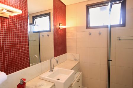 Apartamento para alugar com 320m², 4 quartos e 2 vagas Apartamento para alugar com 320m², 4 quartos e 2 vagasBanheiro da Suíte 1