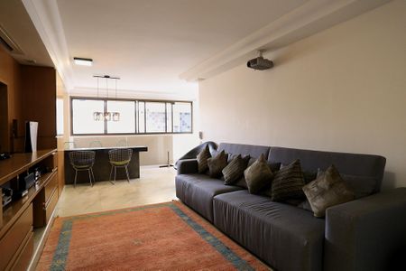 Apartamento para alugar com 320m², 4 quartos e 2 vagas Apartamento para alugar com 320m², 4 quartos e 2 vagasSala de TV