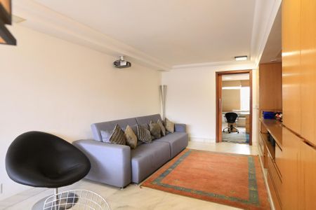 Apartamento para alugar com 320m², 4 quartos e 2 vagas Apartamento para alugar com 320m², 4 quartos e 2 vagasSala de TV