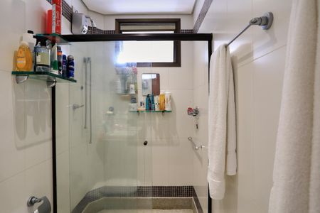 Apartamento para alugar com 320m², 4 quartos e 2 vagas Apartamento para alugar com 320m², 4 quartos e 2 vagasBanheiro da Suíte