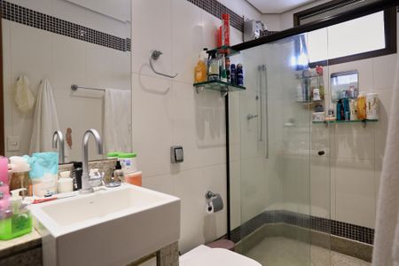 Apartamento para alugar com 320m², 4 quartos e 2 vagas Apartamento para alugar com 320m², 4 quartos e 2 vagasBanheiro da Suíte