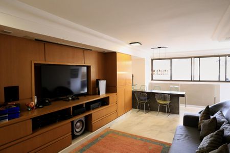 Apartamento para alugar com 320m², 4 quartos e 2 vagas Apartamento para alugar com 320m², 4 quartos e 2 vagasSala de TV