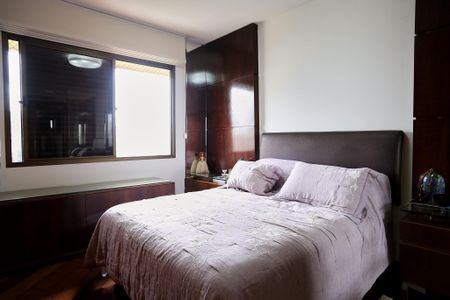 Apartamento para alugar com 320m², 4 quartos e 2 vagas Apartamento para alugar com 320m², 4 quartos e 2 vagasSuíte