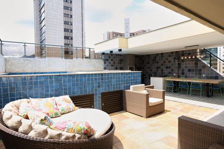 Apartamento para alugar com 320m², 4 quartos e 2 vagas Apartamento para alugar com 320m², 4 quartos e 2 vagasPiscina