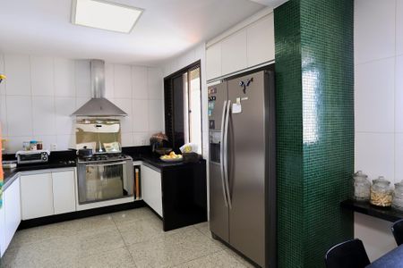 Apartamento para alugar com 320m², 4 quartos e 2 vagas Apartamento para alugar com 320m², 4 quartos e 2 vagasCozinha