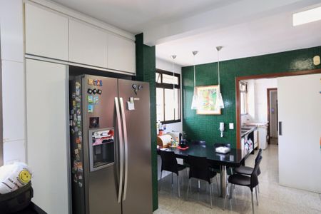 Apartamento para alugar com 320m², 4 quartos e 2 vagas Apartamento para alugar com 320m², 4 quartos e 2 vagasCozinha