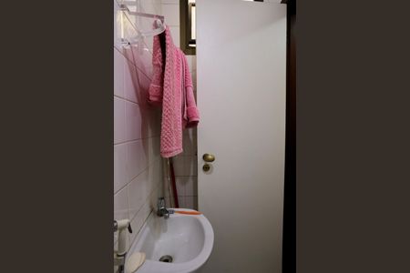 Apartamento para alugar com 320m², 4 quartos e 2 vagas Apartamento para alugar com 320m², 4 quartos e 2 vagasBanheiro de serviço