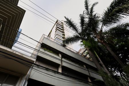 Apartamento para alugar com 320m², 4 quartos e 2 vagas Apartamento para alugar com 320m², 4 quartos e 2 vagasFachada