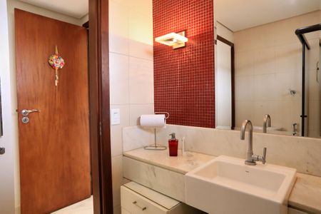 Apartamento para alugar com 320m², 4 quartos e 2 vagas Apartamento para alugar com 320m², 4 quartos e 2 vagasBanheiro da Suíte 1