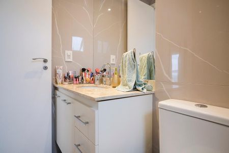 Apartamento à venda com 107m², 3 quartos e 3 vagasBanheiro da suíte