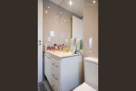 Apartamento à venda com 107m², 3 quartos e 3 vagasBanheiro da suíte