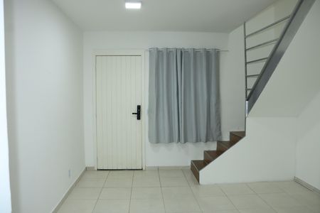 Casa de Condomínio para alugar com 2 quartos, 73m² em Bairro Jardim Nossa Senhora das Graças, Cotia