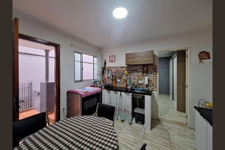 Casa à venda com 178m², 6 quartos e 2 vagasCozinha