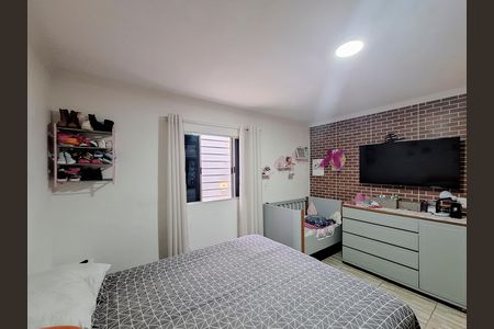 Casa à venda com 178m², 6 quartos e 2 vagasQuarto 2