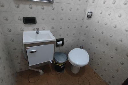 Casa à venda com 180m², 2 quartos e 2 vagasBanheiro 1