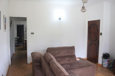 Casa à venda com 180m², 2 quartos e 2 vagasSala
