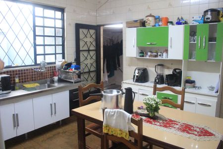 Casa à venda com 180m², 2 quartos e 2 vagasCozinha